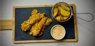 Crispy de pui cu cartofi pai