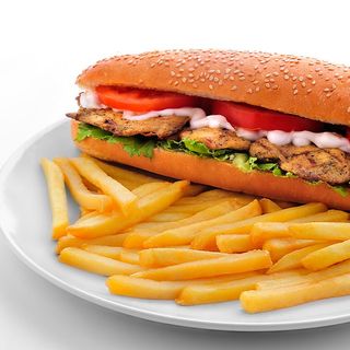 Bocadillo de pollo marinado