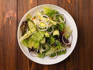 Мікс салатів із томатами черрі під медово-гірчичним соусом (180g)