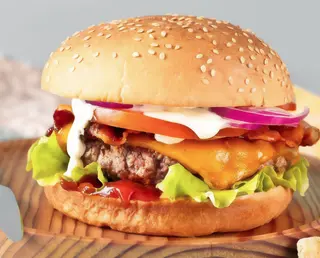 Hamburguesa(pollo/ternera+ Patatas + cola)