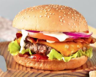 Hamburguesa(pollo/ternera+ Patatas + cola)
