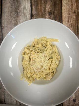 Makaron kurczak w sosie śmietanowym