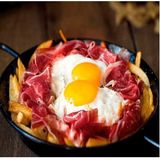 Huevos rotos con jamón 