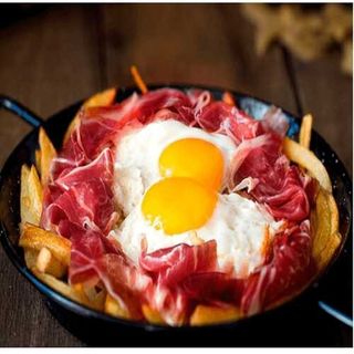 Huevos rotos con jamón 