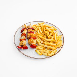 Pileći ražnjići s prilogom