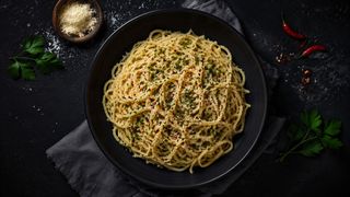 Aglio e olio vegan pasta