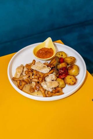 Straccetti di pollo con finferli e patate Molli