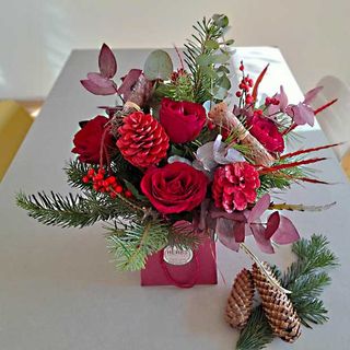 RAMO DE NAVIDAD EN CAJA ROJA