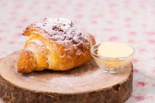 Croissant com Manteiga