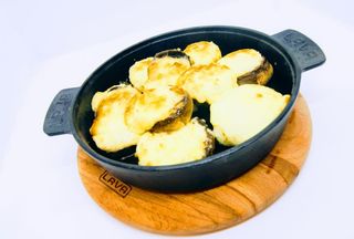 სოკო სულგუნით კეცზე