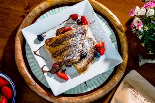 Pain Perdu Au Beurre D'arachide Nutella Et Fruits