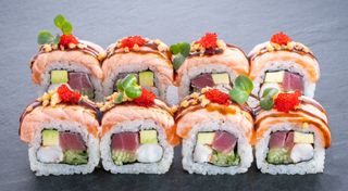 Рол Лосось фламбе роял