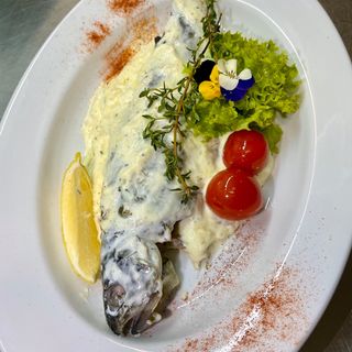 Форель під вершковим соусом