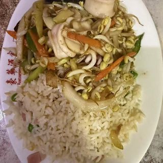Chop Suey de Lulas e Arroz