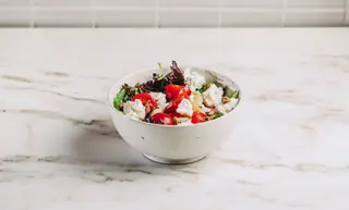 Snack salada de requeijão de ovelha