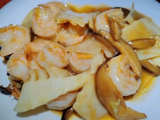 36A Gamberi con bambù e funghi