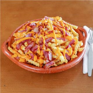 Batata com cheddar e bacon