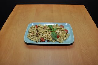 Salata sa orahom i pestom