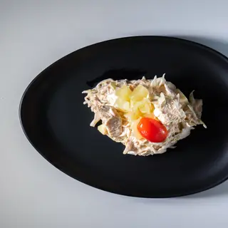 Ensalada De Pollo, Col y Salsa Rosa (350 G.)