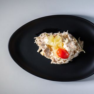 Ensalada De Pollo, Col y Salsa Rosa (350 G.)