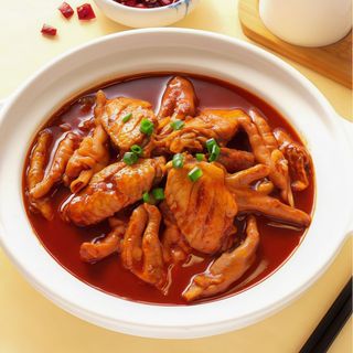 Alitas de pollo en salsa picante de sichuan 香辣鸡翅煲