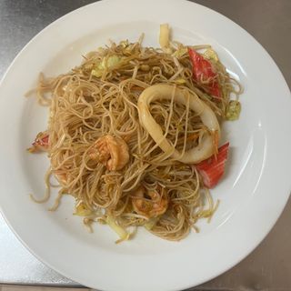 158. Spaghetti di riso con frutti di mare