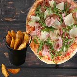 Պրոշուտո պիցցա և գյուղական կարտոֆիլ