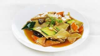 126. Tofu brasato con verdure