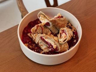 Млинці макові з вишнею та сиром (220g)