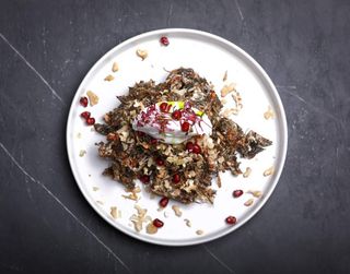 Ավելուկով և քամած մածունով աղցան