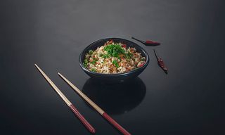 შემწვარი ბრინჯი შერეულ ბოსტნეულთან ერთად