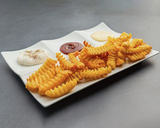 Patatas Rizadas A Las 3 Salsas