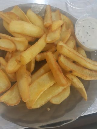 Картопляні лодочки з фірмовим соусом