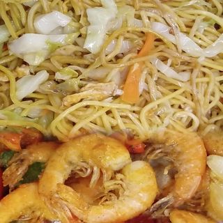 C10 Massa Chao Mian com Camarão Frito Pequeno ao Alho