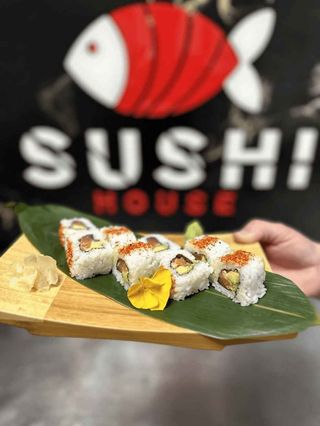 Uramaki Spicy Salmon (8 Unidades)