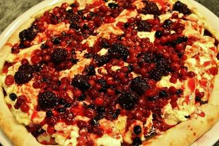 Pizza frutta  e frutti di bosco