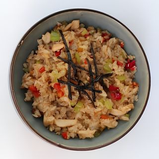 Жареный рис с курицей