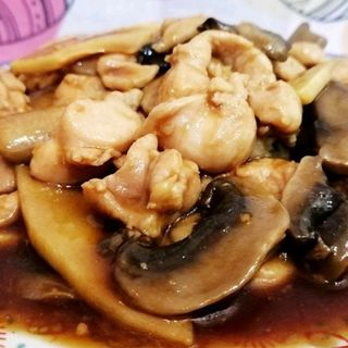 pollo con bambu y setas chinas