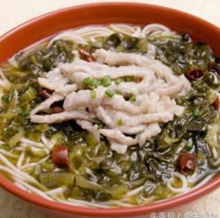 酸菜肉丝面 Fideos de cerdo con col agria