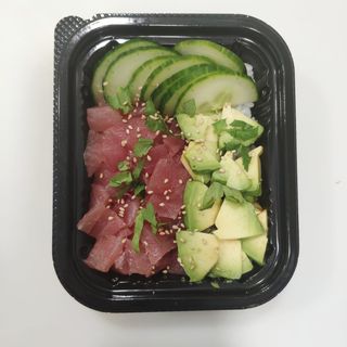 Mini poke atún