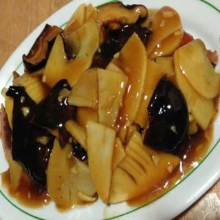 Pato Con Setas Chinas Y Bambú