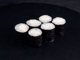 1. Макі з філадельфією (100g)