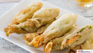 Fiori di zucca con alici e mozzarella - 2 pezzi