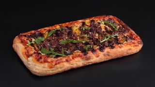 Пінца з томленою яловичиною (500г)