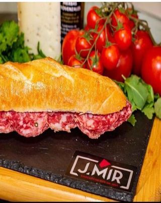 Bocadillo De Salchichón Ibérico Con Aceite De Oliva 