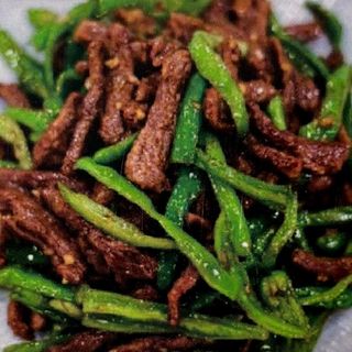 Ternera con pimiento verde