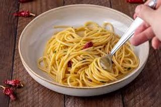 Spaghetti aglio olio e peperoncino