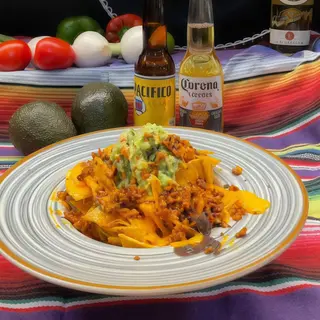 Nachos Con Guacamole.