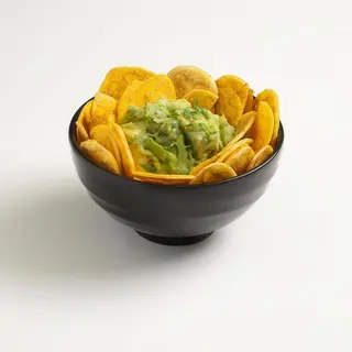 Chips De Plátano Con Guacamole Casero