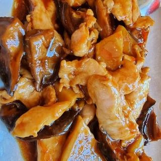 Pollo Con Setas y Bambú